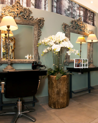 Wig consultations at julia-lampard-hair-salon-guildford